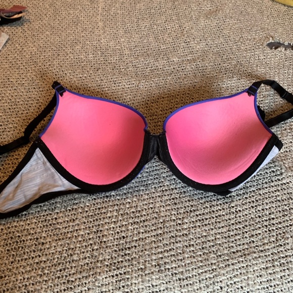VS bra 34D barely worn - Picture 2 of 3